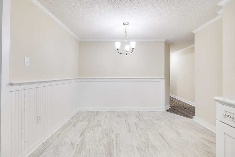 Building Photo - 105 Maple St