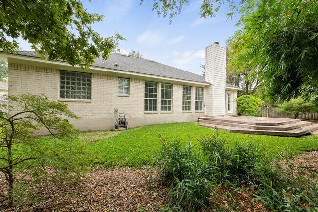 Building Photo - 2110 Red Oak Cir