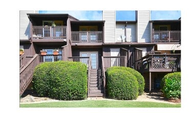 Building Photo - Charming 2-bedroom, 2.5-bathroom townhouse...