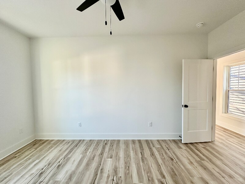 Building Photo - 1004 1/2 N 21st St