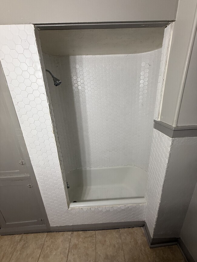 Building Photo - 109 N Draper Ave