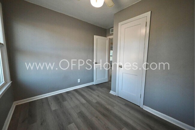 Building Photo - 305 Okaloosa Rd NE