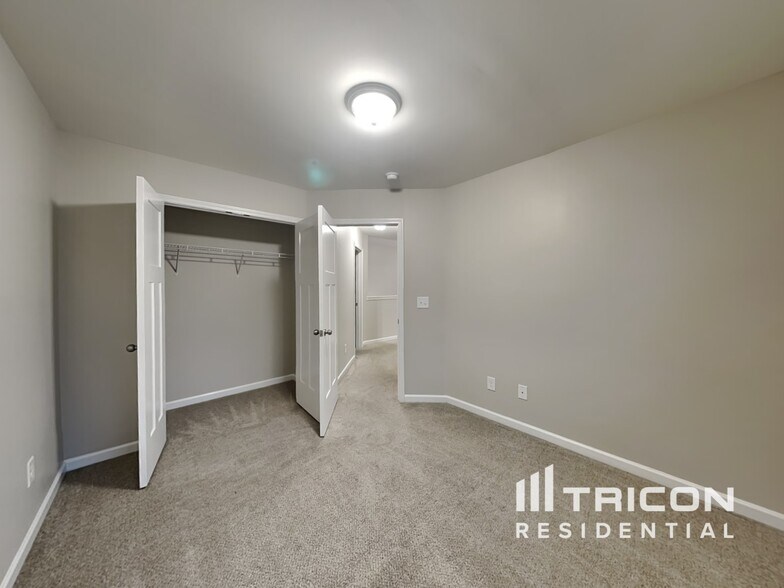 Building Photo - 877 Juno Dr