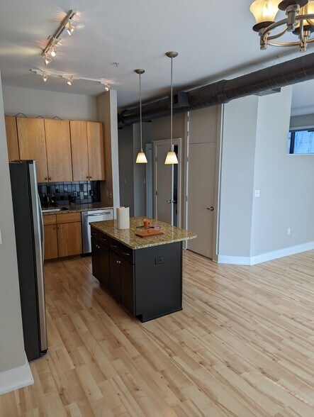 Kitchen, Facing Northeast - 535 S Upper St