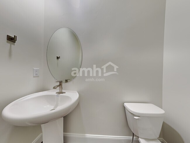 Building Photo - 3331 S 2580 W