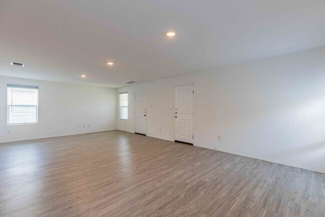 Building Photo - 6562 Runaway Row