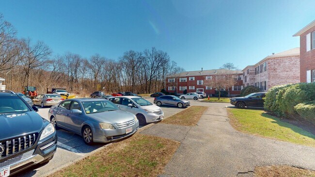 Building Photo - 137 Lake Shore Rd