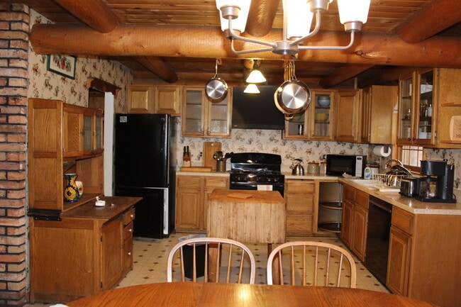 Building Photo - 502 Snowberry Ln