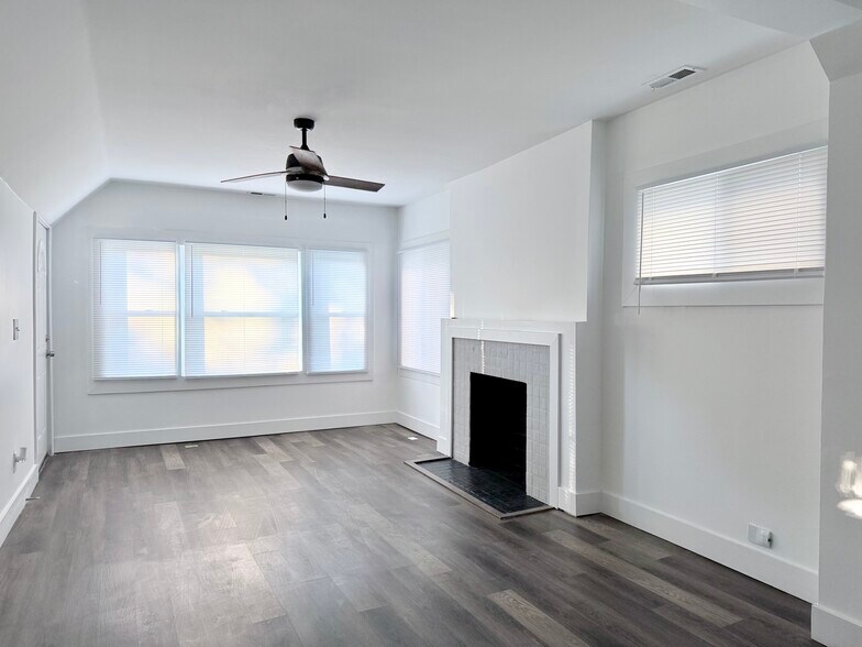 Building Photo - 954 S Ohio Ave