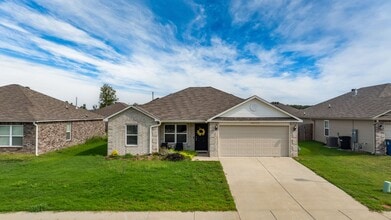 Building Photo - 3-Bedroom, 2-Bath Home in Maumelle's New W...