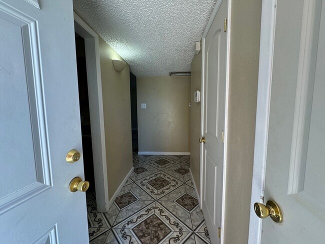 Building Photo - 831 Swinging Spear Rd