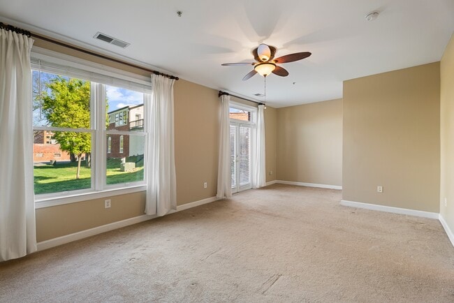 Building Photo - 35 E All Saints St