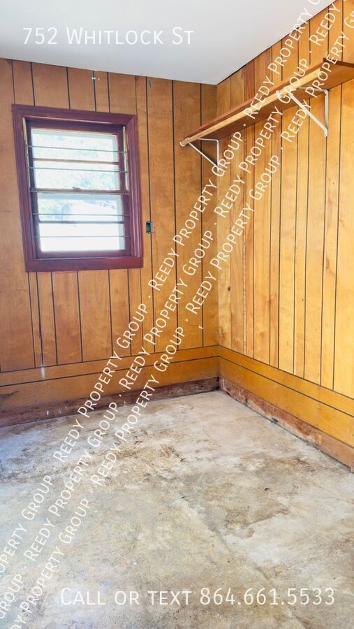 Building Photo - 752 Whitlock St