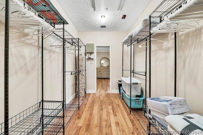 Building Photo - 7644 Elmridge Drive Unit 14U