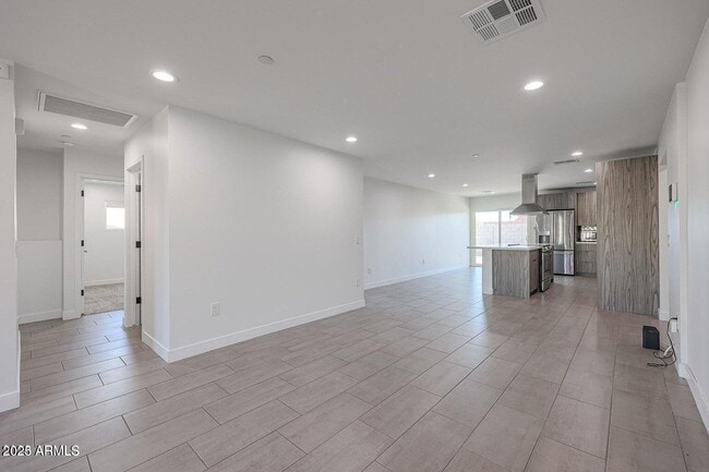 Building Photo - 2651 N 71st Pl