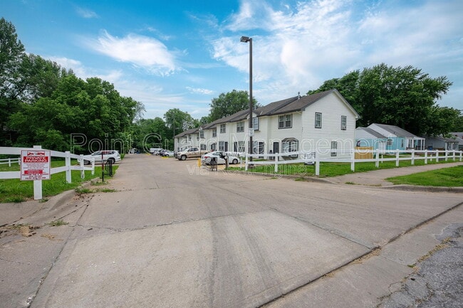 Building Photo - 955 Leroy St