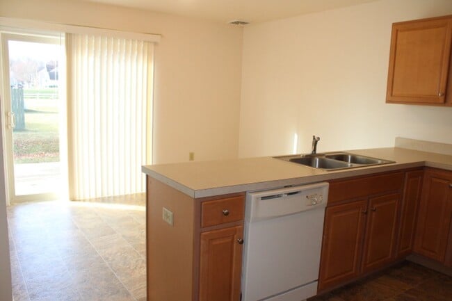 Building Photo - 12 W High St