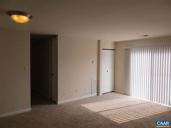 Building Photo - 820 Runnel Ct