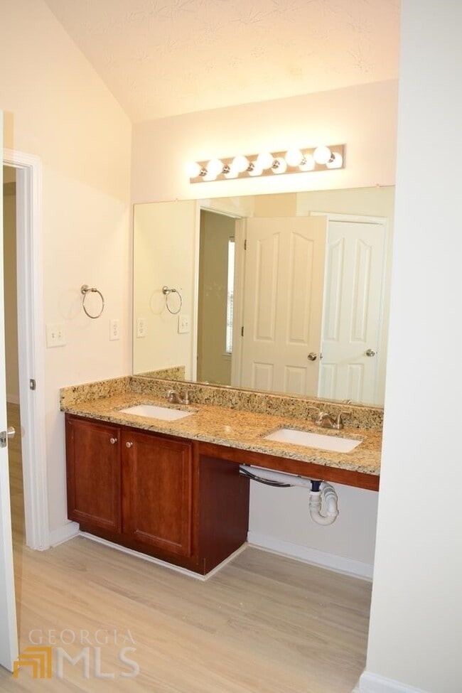 Building Photo - 43 Churchill Park Dr