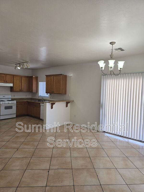 Building Photo - 3569 Drexel Manor Stra