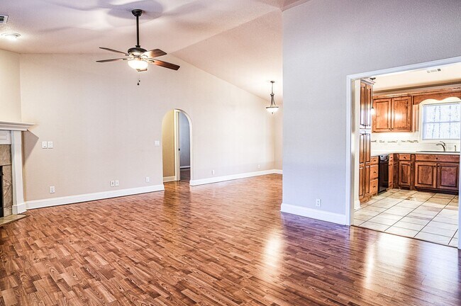 Building Photo - 16 Jubileo Ln