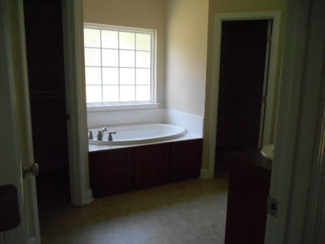 Building Photo - Home For Rent