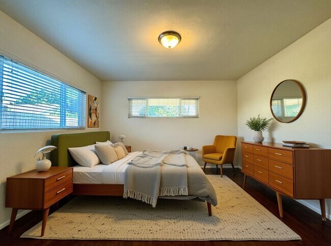 Building Photo - AVAILABLE NOW! BEAUTIFUL 3BD/1.5BA POINT LOMA HOME w/ GARAGE & LAUNDRY!