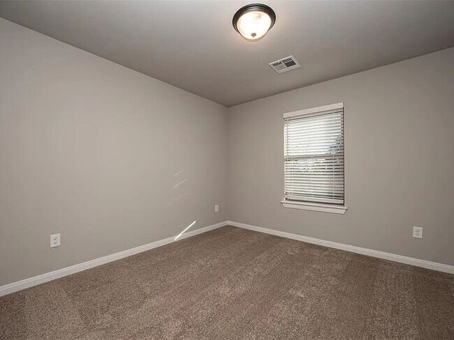 Building Photo - Modern 4-Bed, 2-Bath Mustang Home with 3-Car Garage!