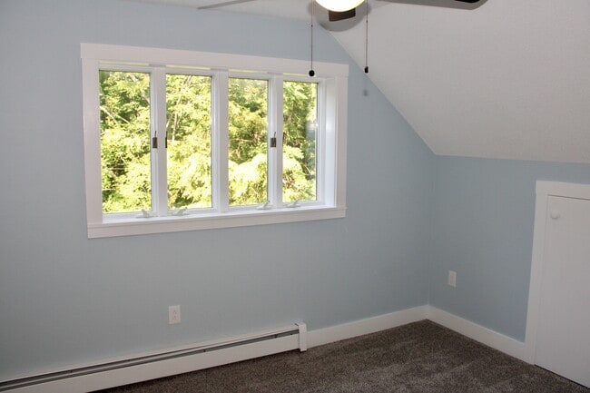 Building Photo - 202 N Ridge Run