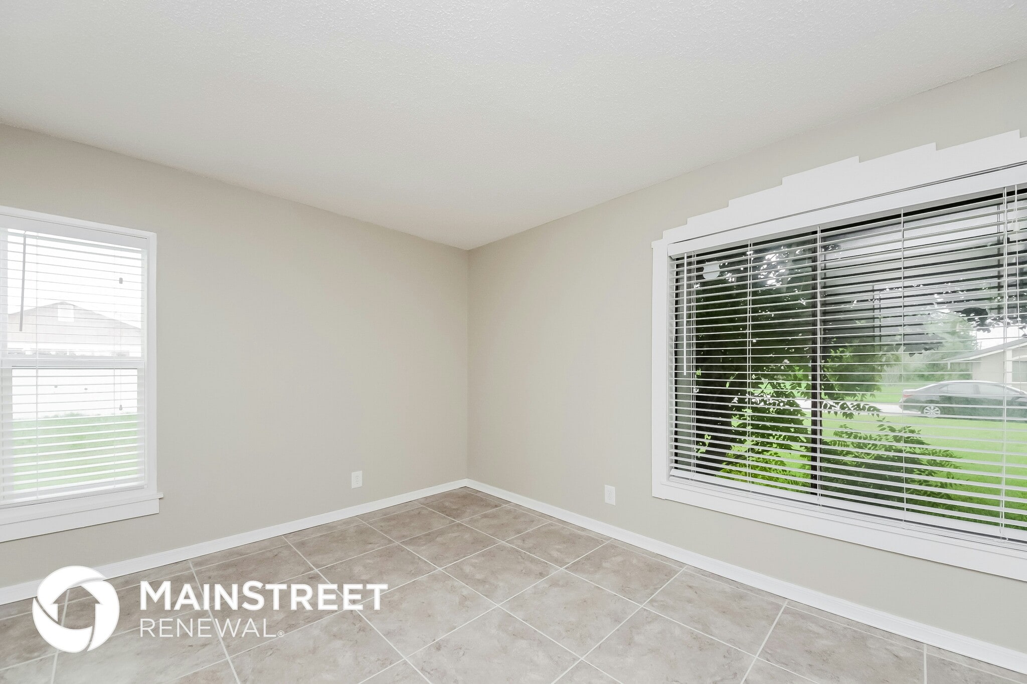 Building Photo - 713 E Flag Way