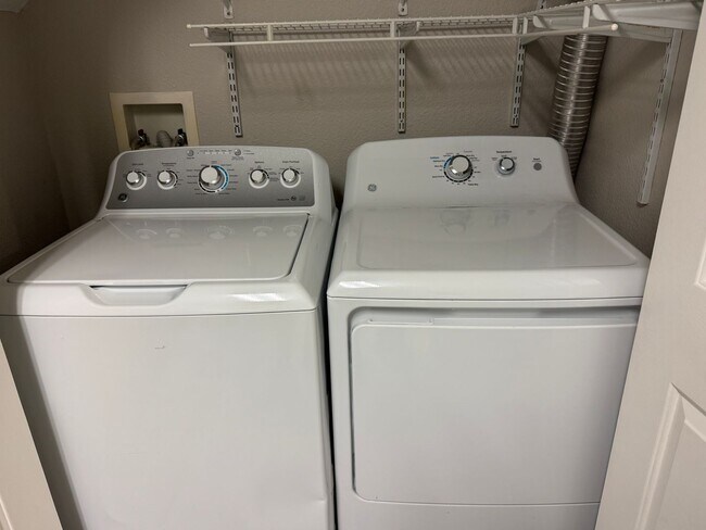 Building Photo - Fully Remodeled 3-Bed, 2.5-Bath Townhouse