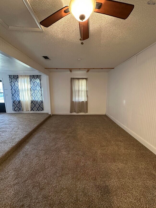 Building Photo - 1622 Longview St