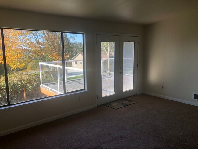 Building Photo - ***PENDING APPLICATION***Charming 2 Bedroom, 2 Bonus Room Home with Beautiful Water view from Por...