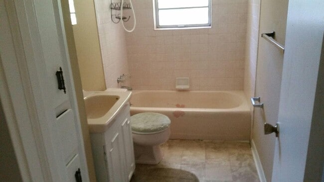 Building Photo - **UPCOMING**East Columbus 3 Bedroom / 1 Bathroom Home for Rent***