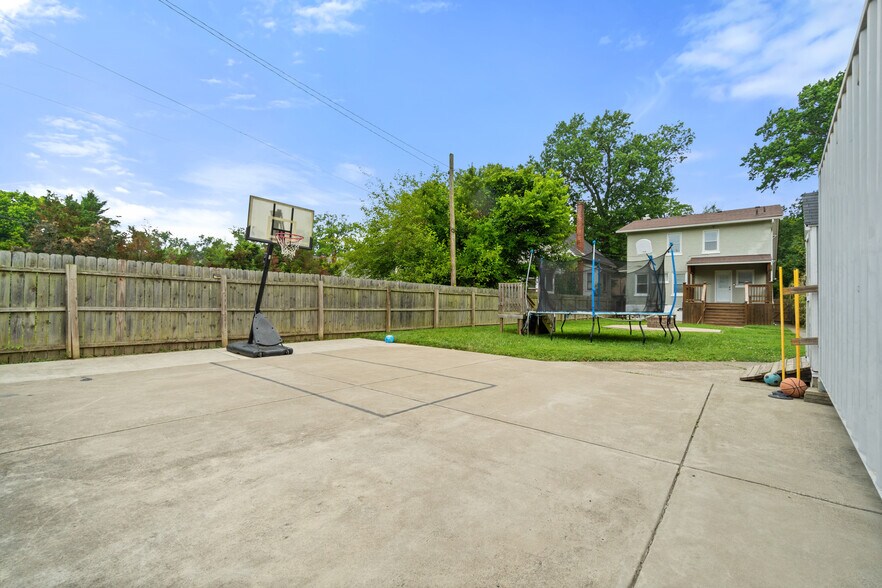 Building Photo - 217 Shawnee Dr