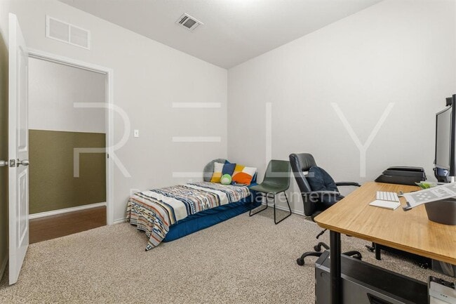 Building Photo - 1600 Cliffbrake Wy