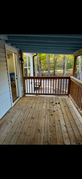 Includes everything internet electic heat a/c garbage outside maintenance.. just bring furniture - 289 Fox Trl