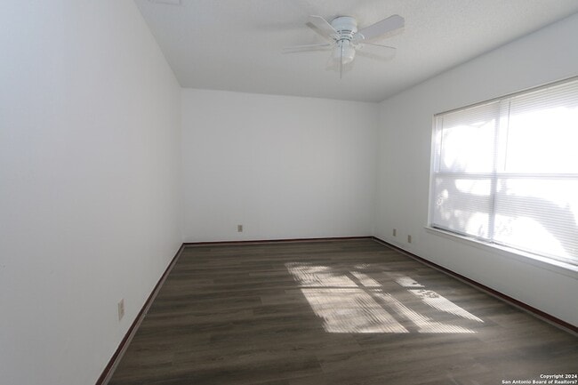 Building Photo - 6943 Sunshine Tree Dr