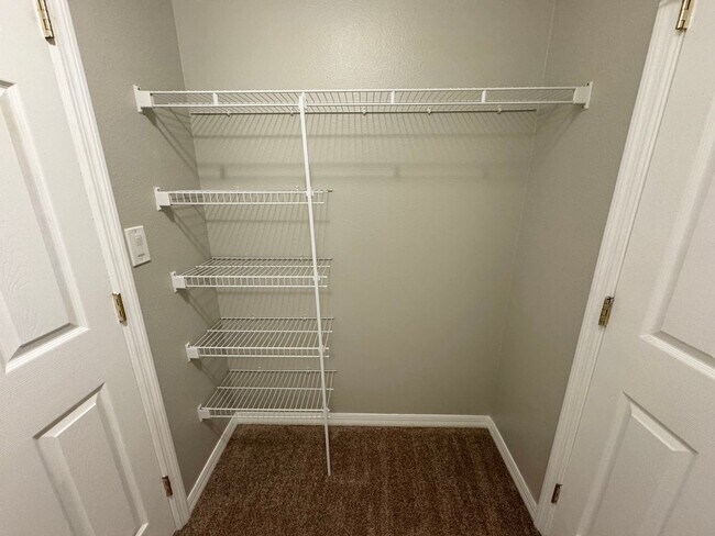 Building Photo - Lovely Winter Springs Condo ~ Vinyl Plank Flooring and Large Screened Patio!