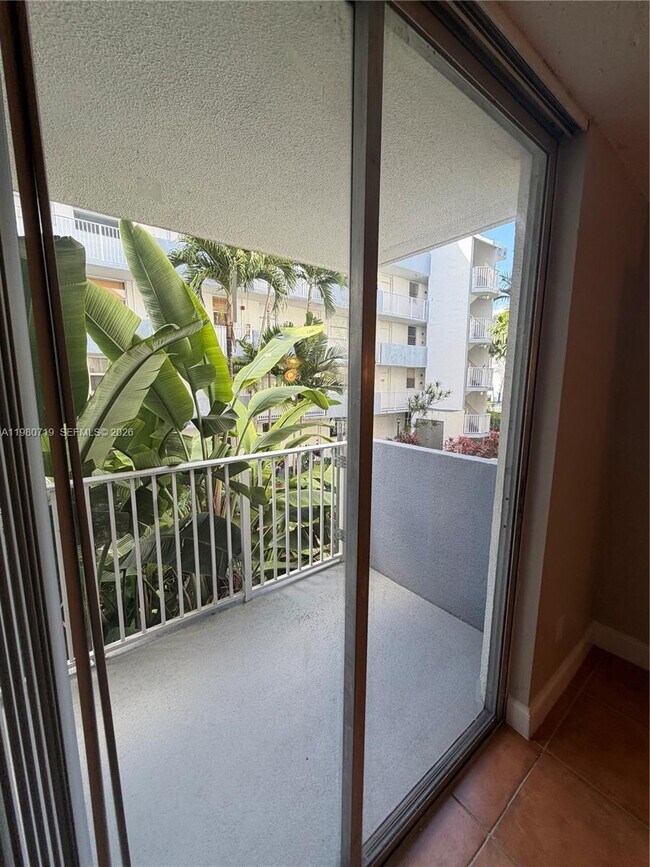 Building Photo - 1801 S Treasure Dr