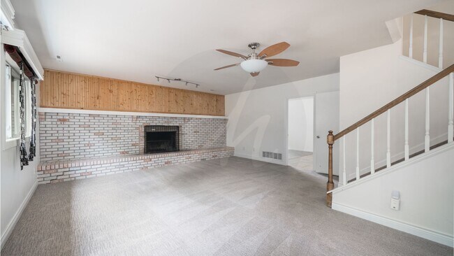 Building Photo - Beautiful Four Bedroom Home Near Broadmoor Bluffs