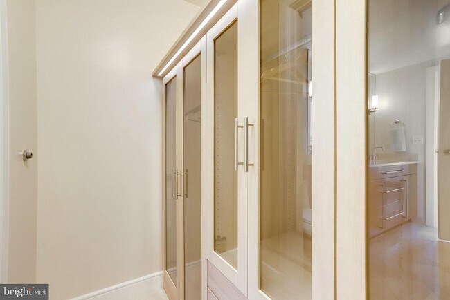 Building Photo - 1111 19th St N