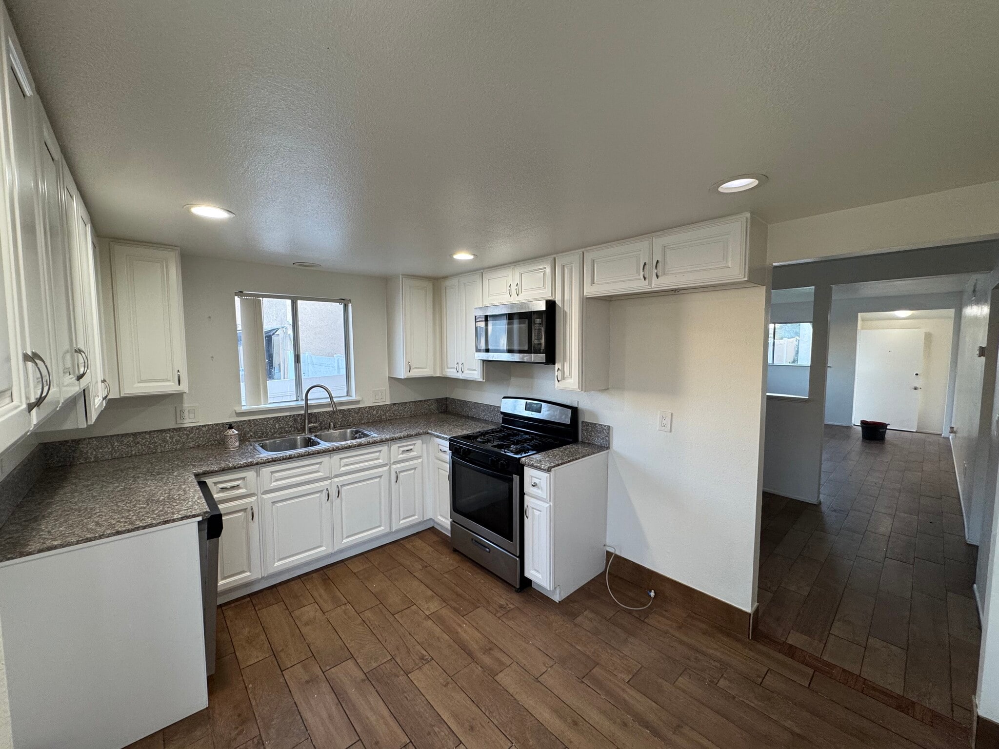 Building Photo - 7741 Newman Ave