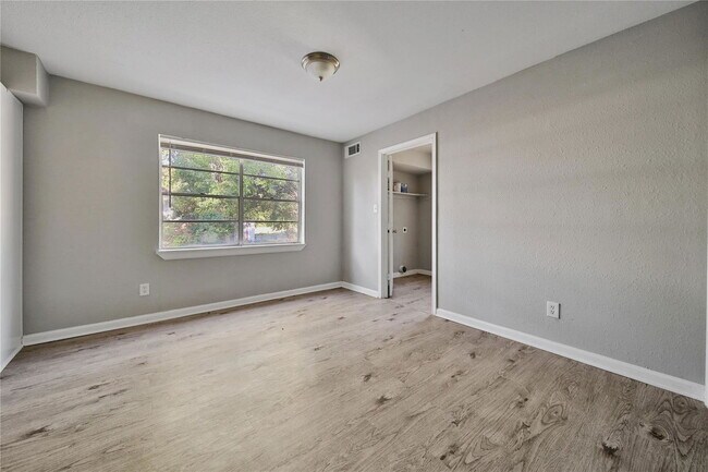 Building Photo - 10071 Woodhollow Dr