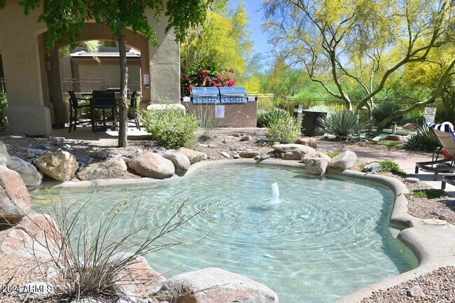 Building Photo - 16420 N Thompson Peak Pkwy