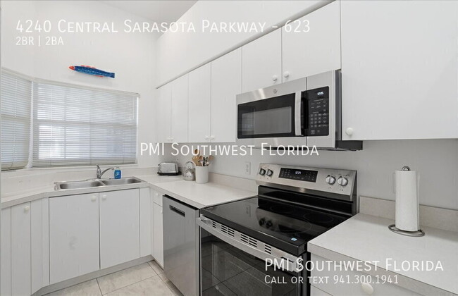 Building Photo - 4240 Central Sarasota Pkwy