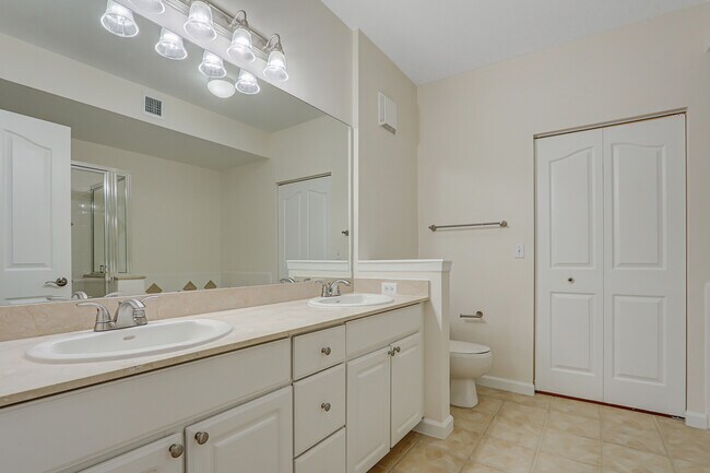 Building Photo - 826 Dakota Dr