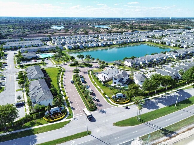 Building Photo - 2636 SE 13th Ct