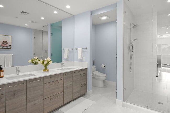 Building Photo - LUXURY Fully Furnished Condo in Saltaire For Rent!