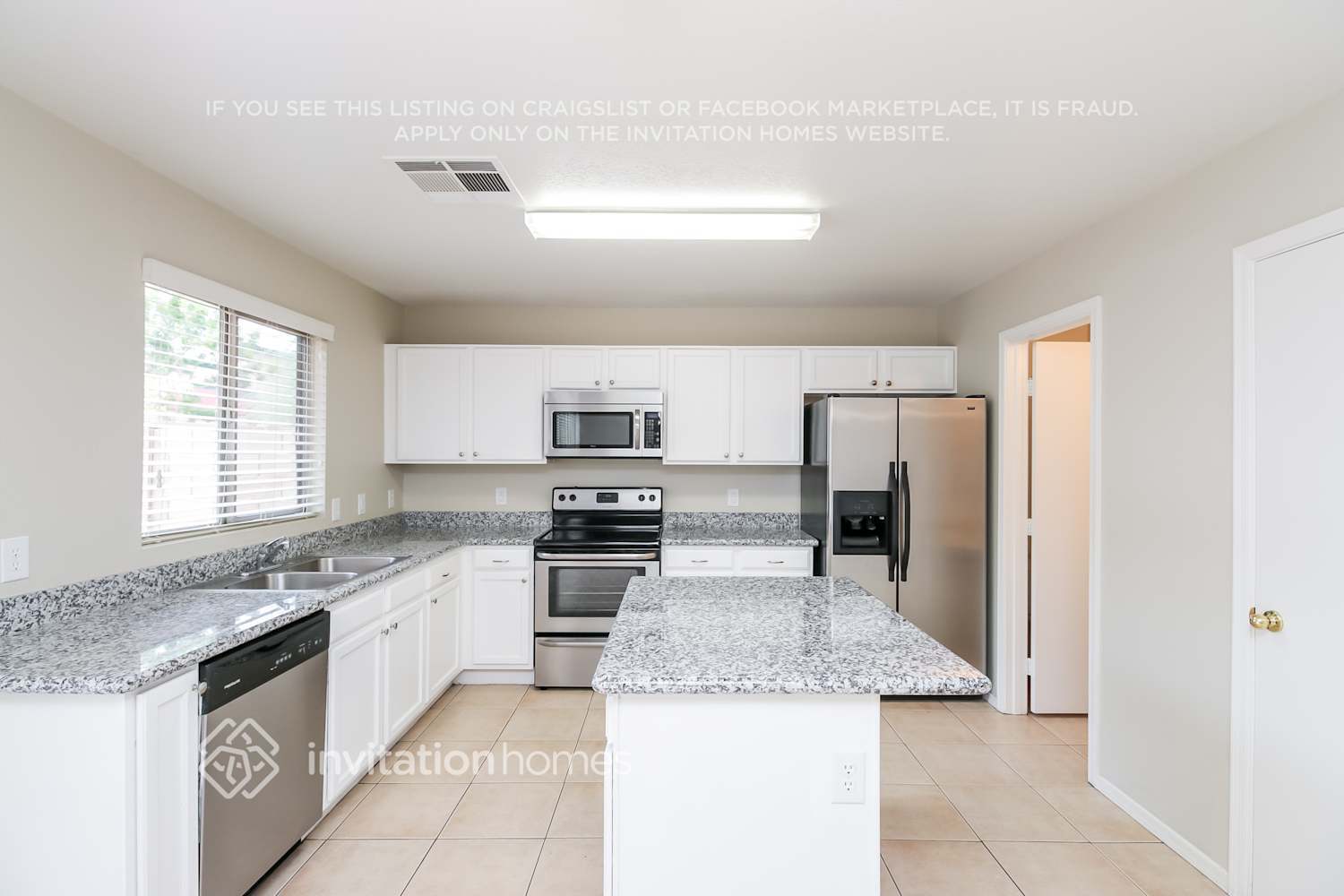 Building Photo - 1551 E Betsy Ln